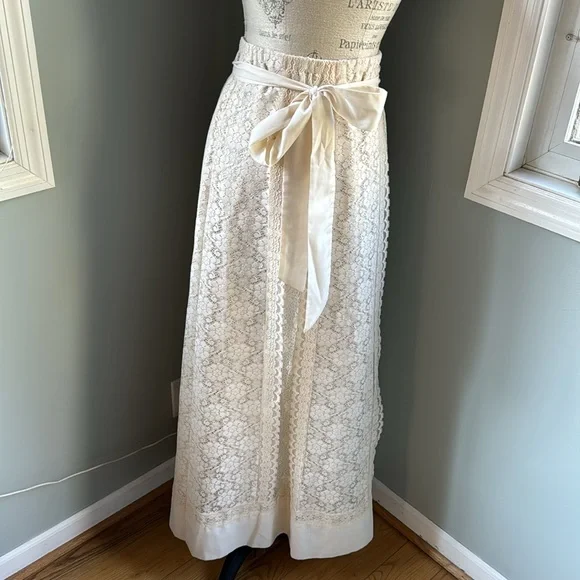 Vintage Carefree Fashions cream full lace maxi skirt GVC size L - Picture 1 of 9